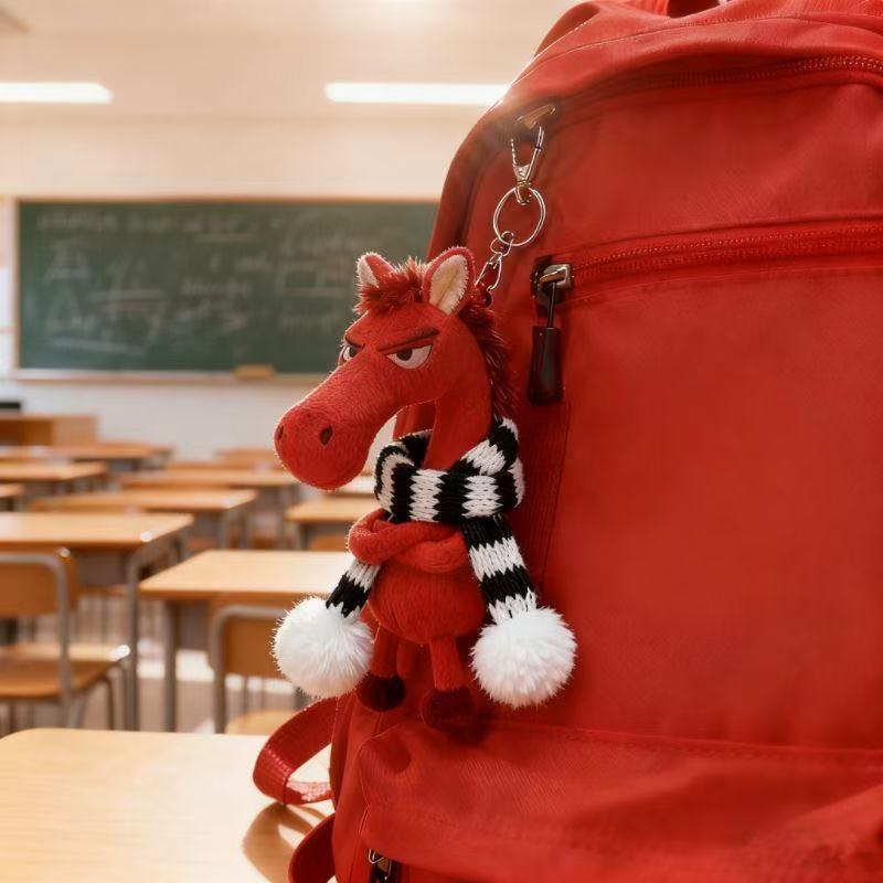 Cool Horse Plush Charm™ – Stylischer Plüschanhänger