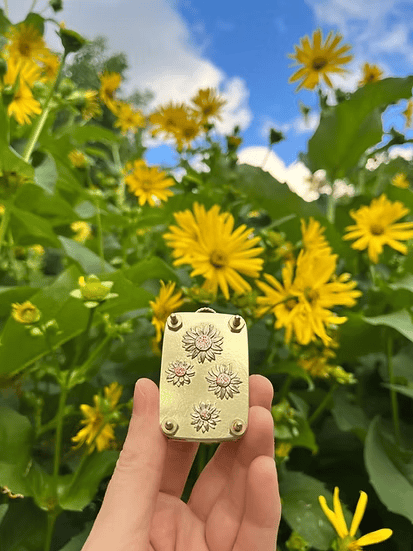 BloomPocket™ – Tragbare Blumenpresse