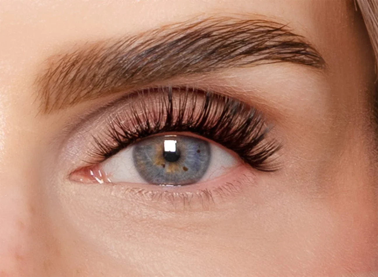 Flutter Fling™ – Mühelos falsche Wimpern