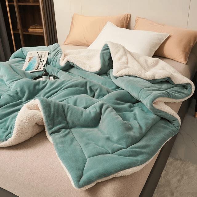 CozyLuxe™ – Luxuriöse Fleecedecke 🛋️✨