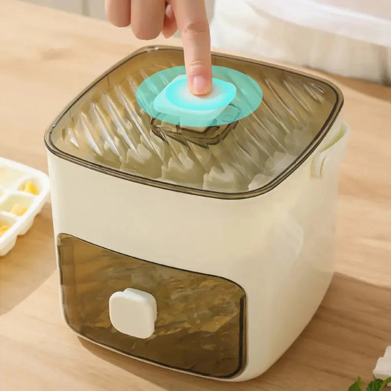 Nie wieder klebrige Eiswürfel – Box mit praktischer Druckfunktion