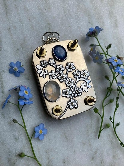 BloomPocket™ – Tragbare Blumenpresse