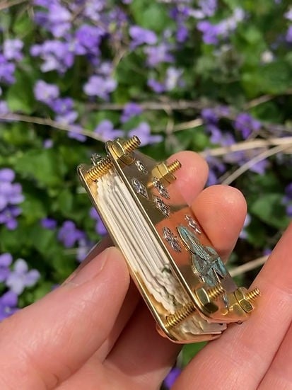 BloomPocket™ – Tragbare Blumenpresse