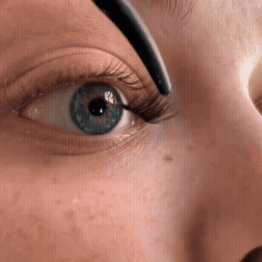 Flutter Fling™ – Mühelos falsche Wimpern